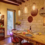 Tbs 102 - Parisian House With Private Garden * פריז